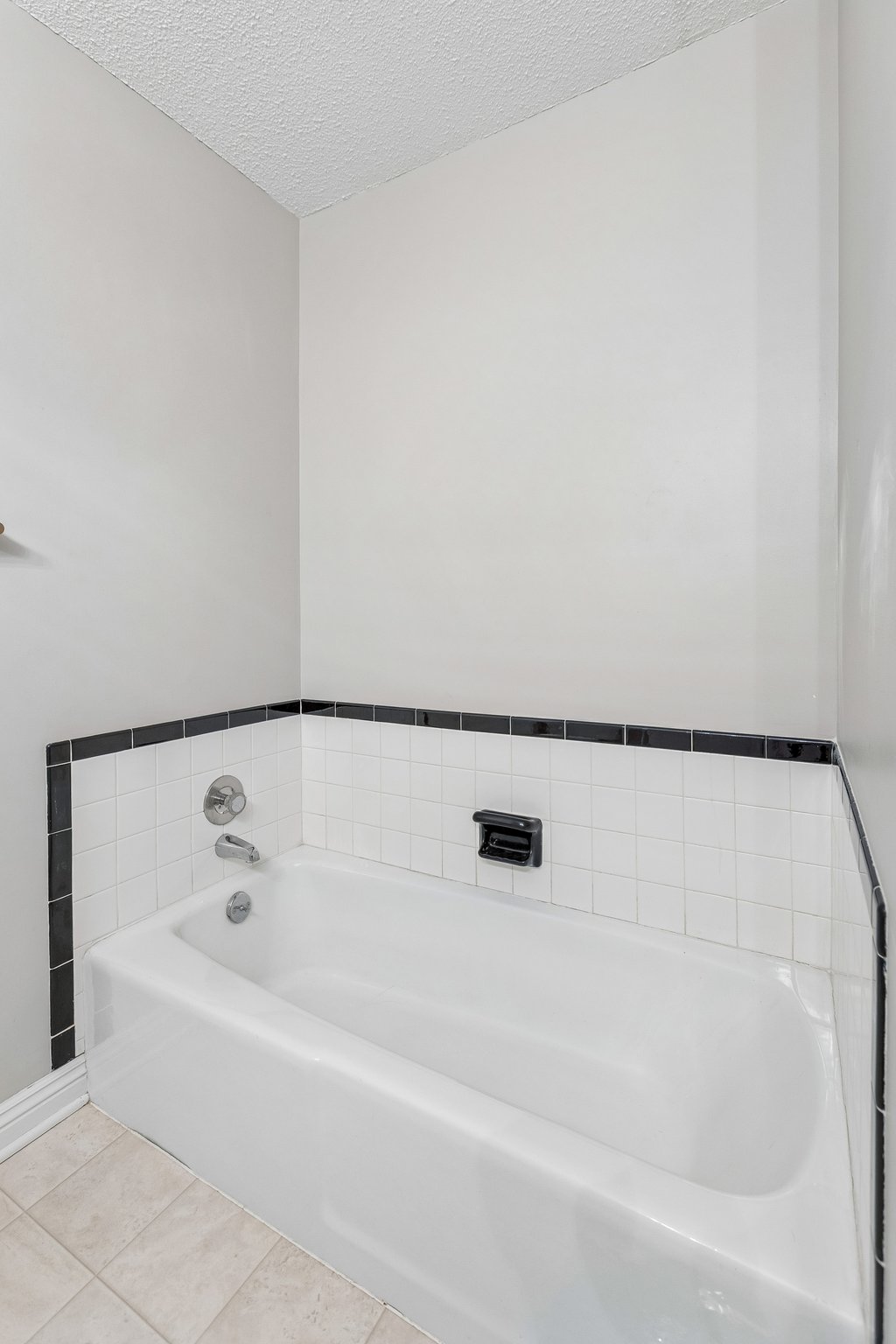 13778 Pierce St - 015.jpg