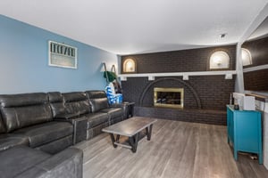  13778 Pierce St - 004.jpg