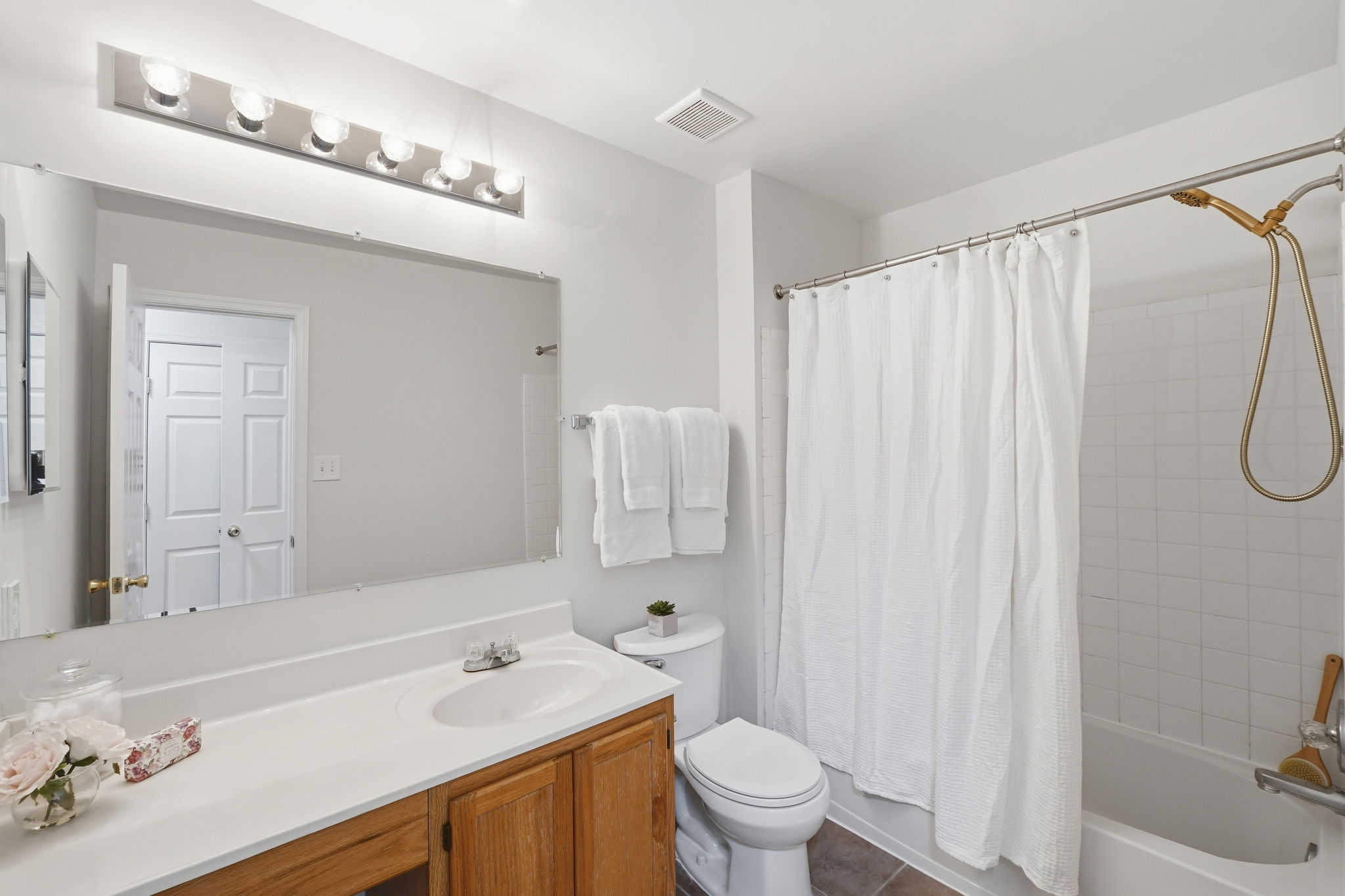 Ensuite Primary Bathroom