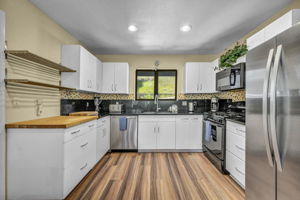 13784 Pathway Ave_35