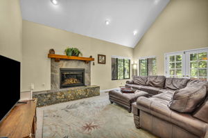 13784 Pathway Ave_31