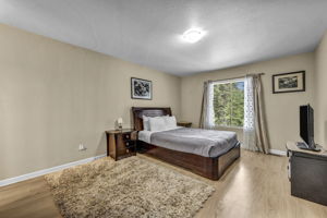 13784 Pathway Ave_9