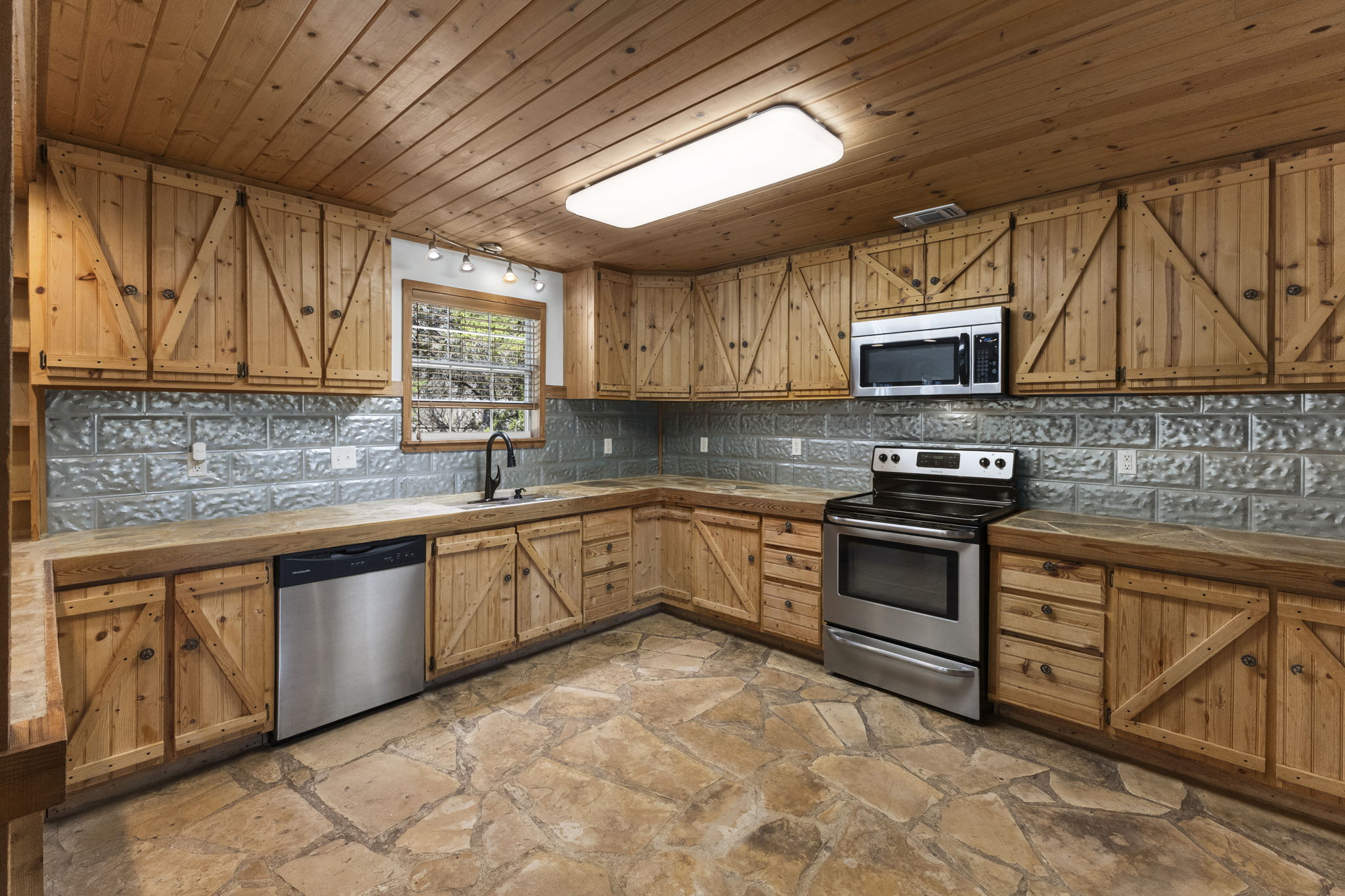  Photo 16