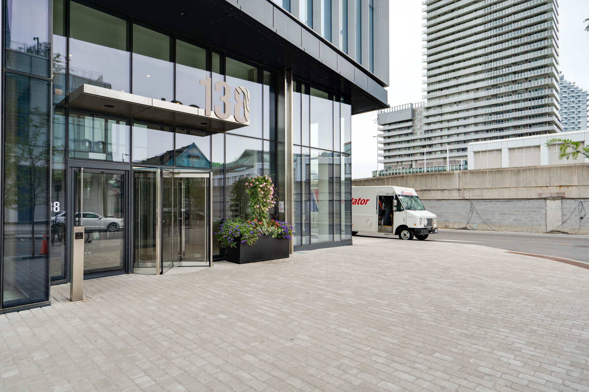 138 Downes St 5908 Toronto, ON M5E 0E4