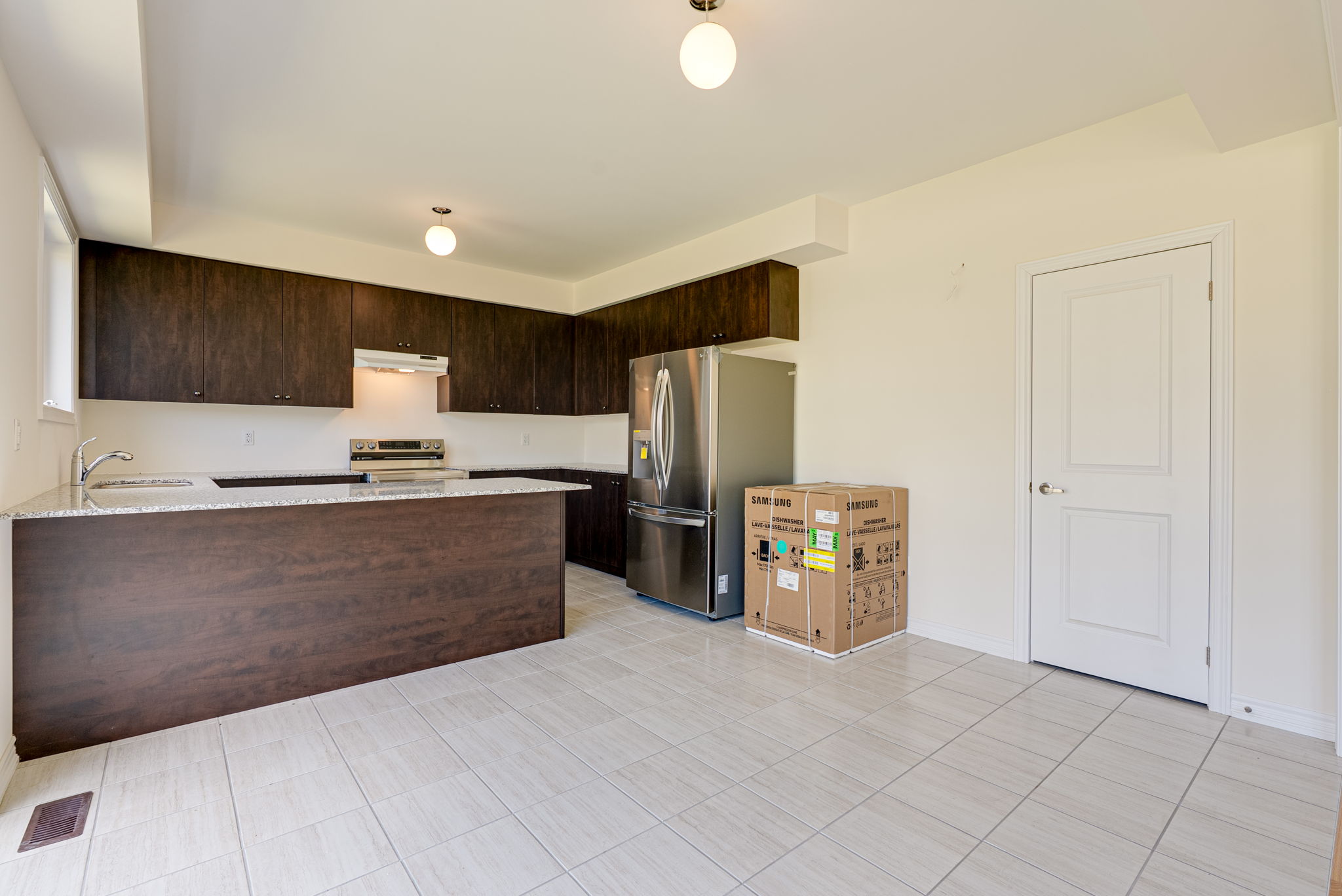 138 Terry Fox Dr Barrie, ON L9J 0L8