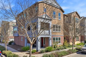 002_f8_1380 Brookline Loop