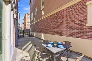 042_f8_1380 Brookline Loop