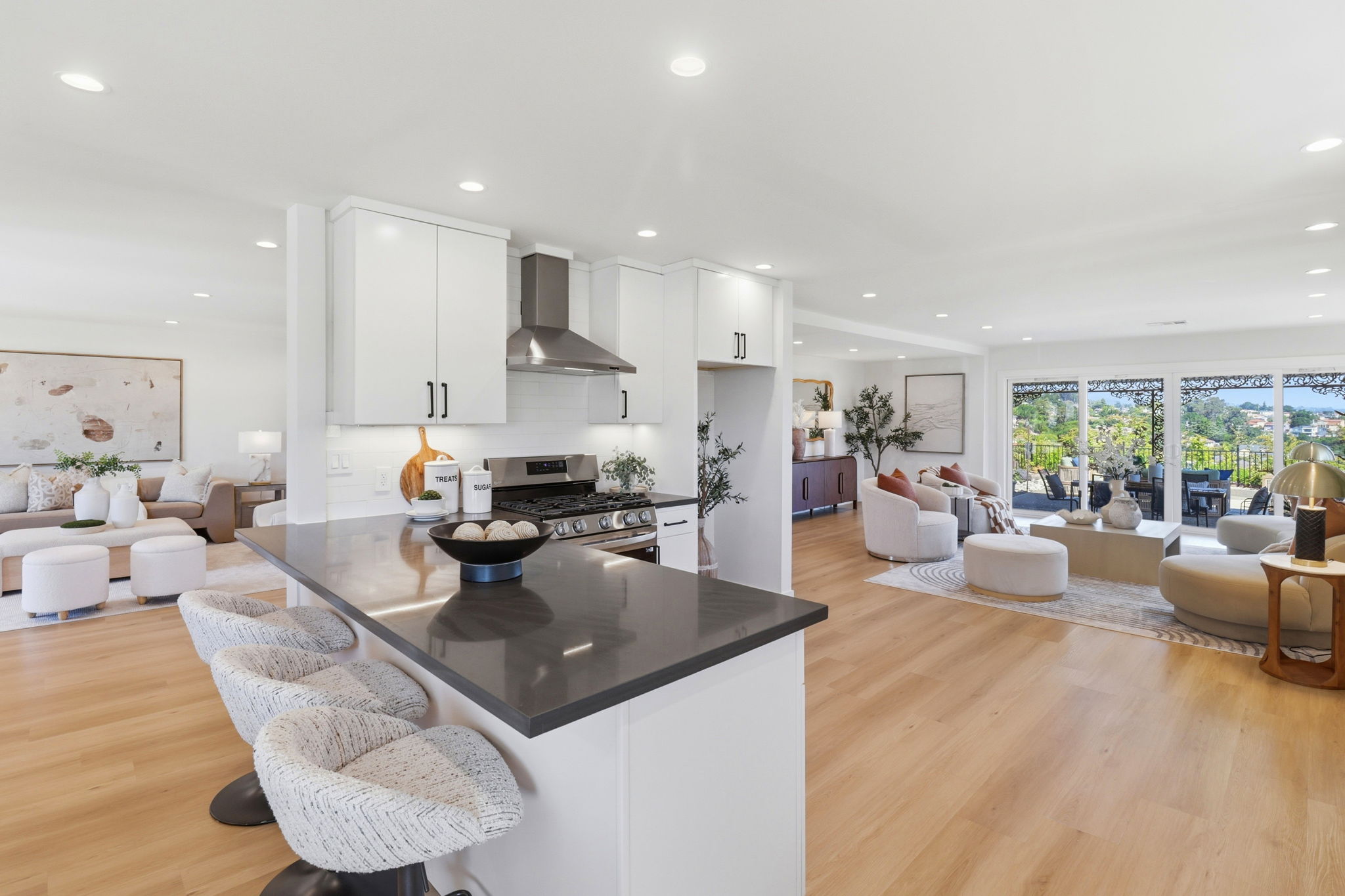 018_F8_1380 Manzanita Dr
