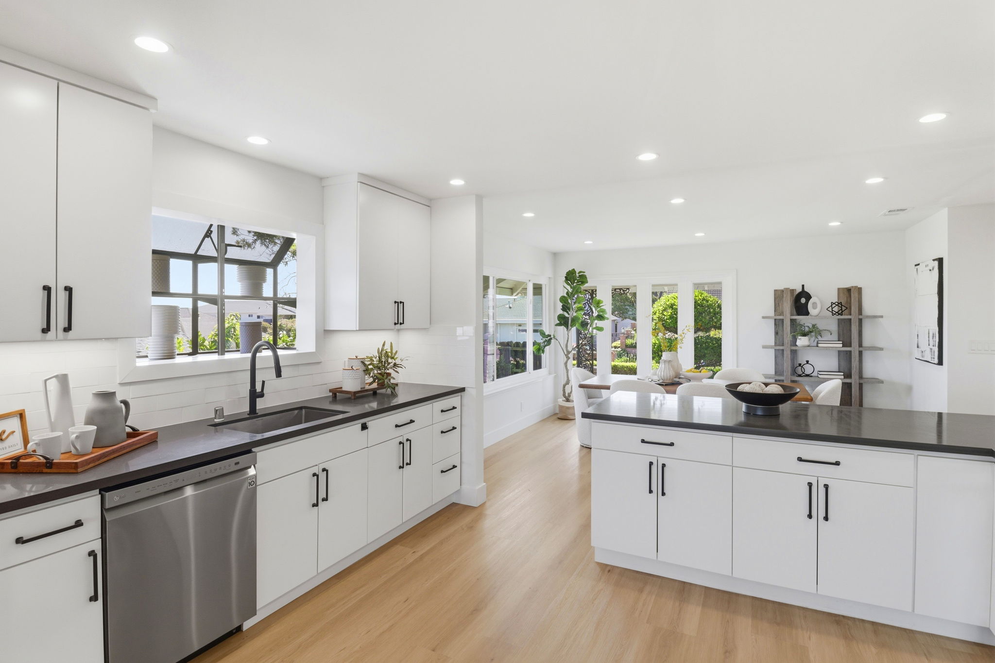023_F8_1380 Manzanita Dr