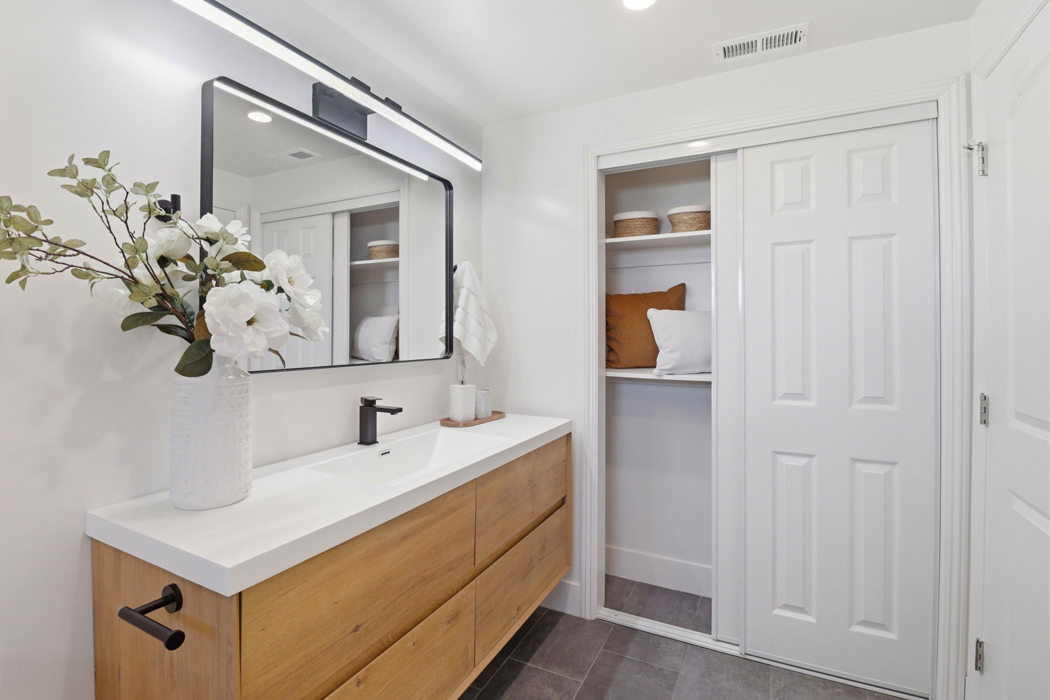 040_F8_1380 Manzanita Dr