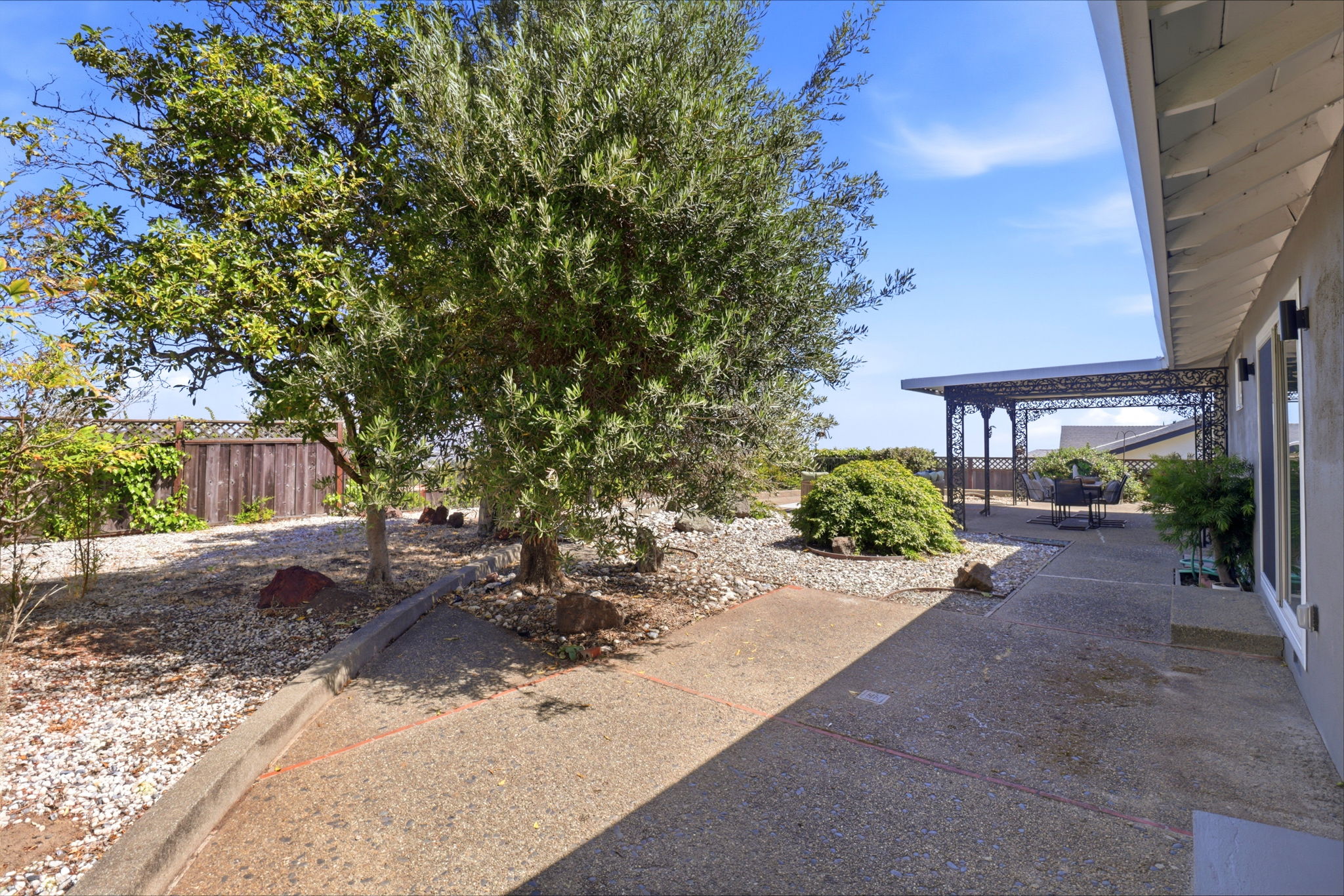 052_F8_1380 Manzanita Dr