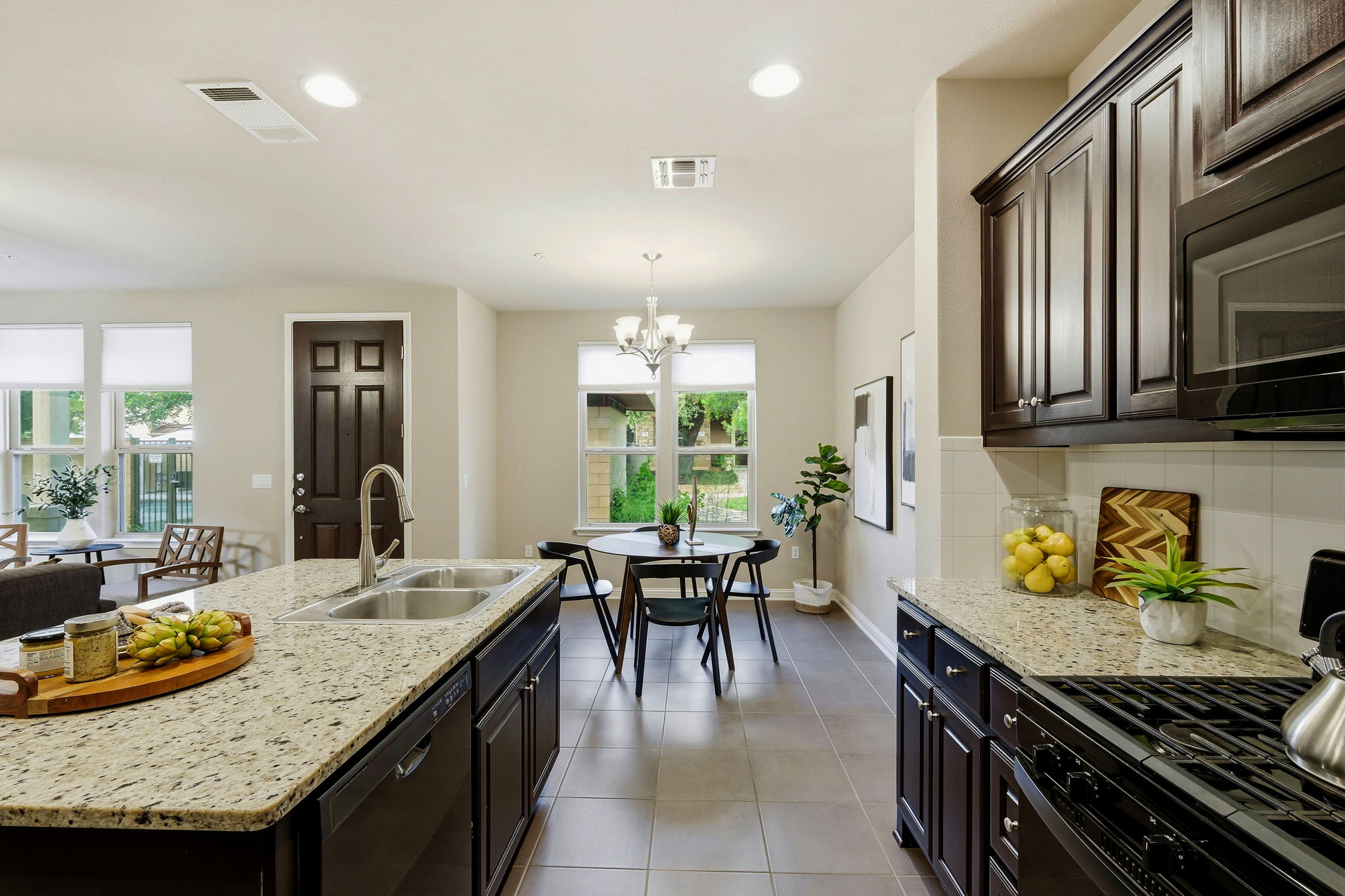 Kitchen/Eating Area