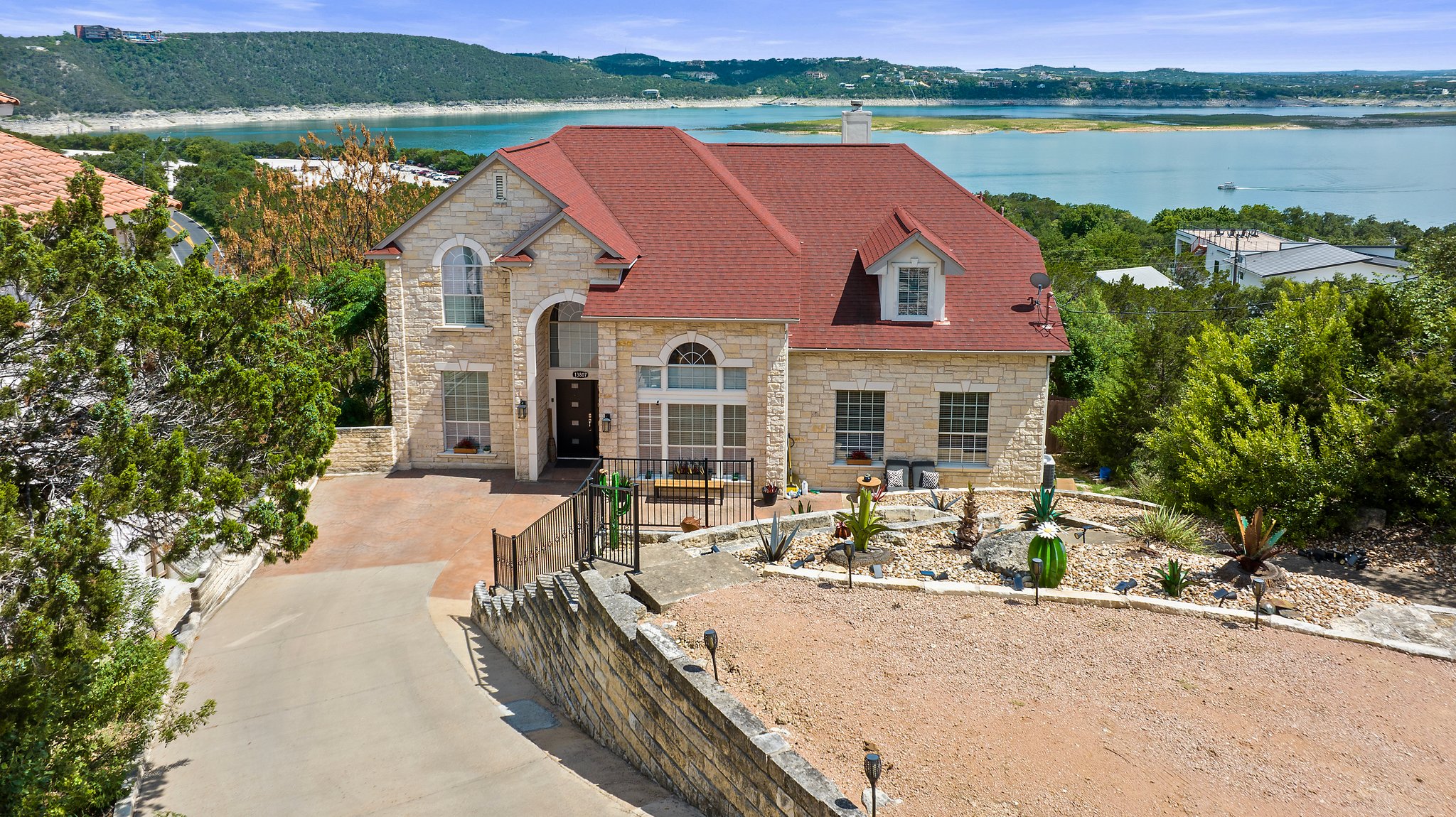 Stunning home with gorgeous views of Lake Travis