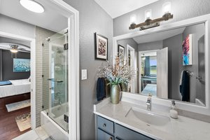 The upper-level bathroom shared by two bedrooms