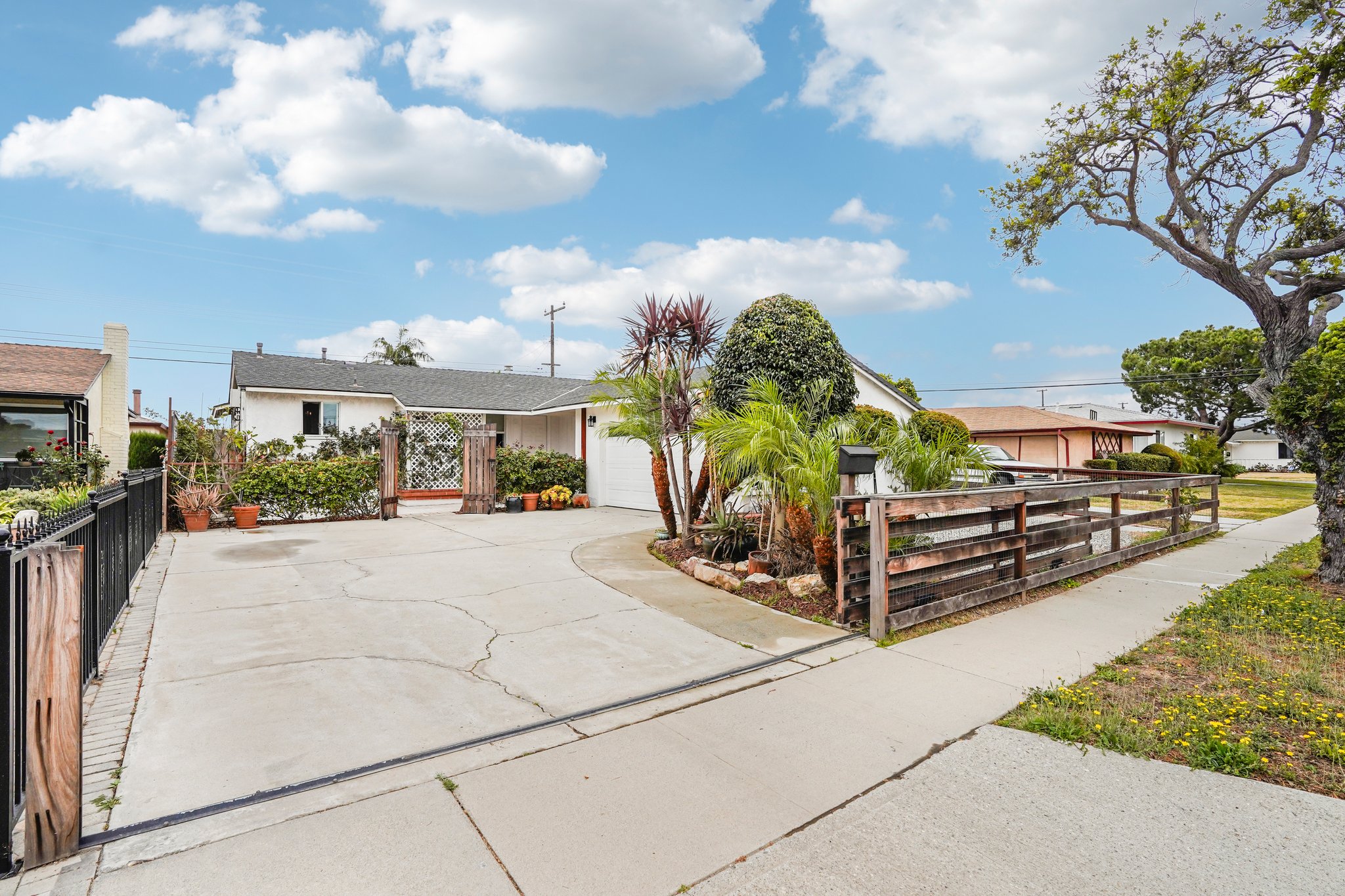 Casimir Ave-S2406-003.jpg
