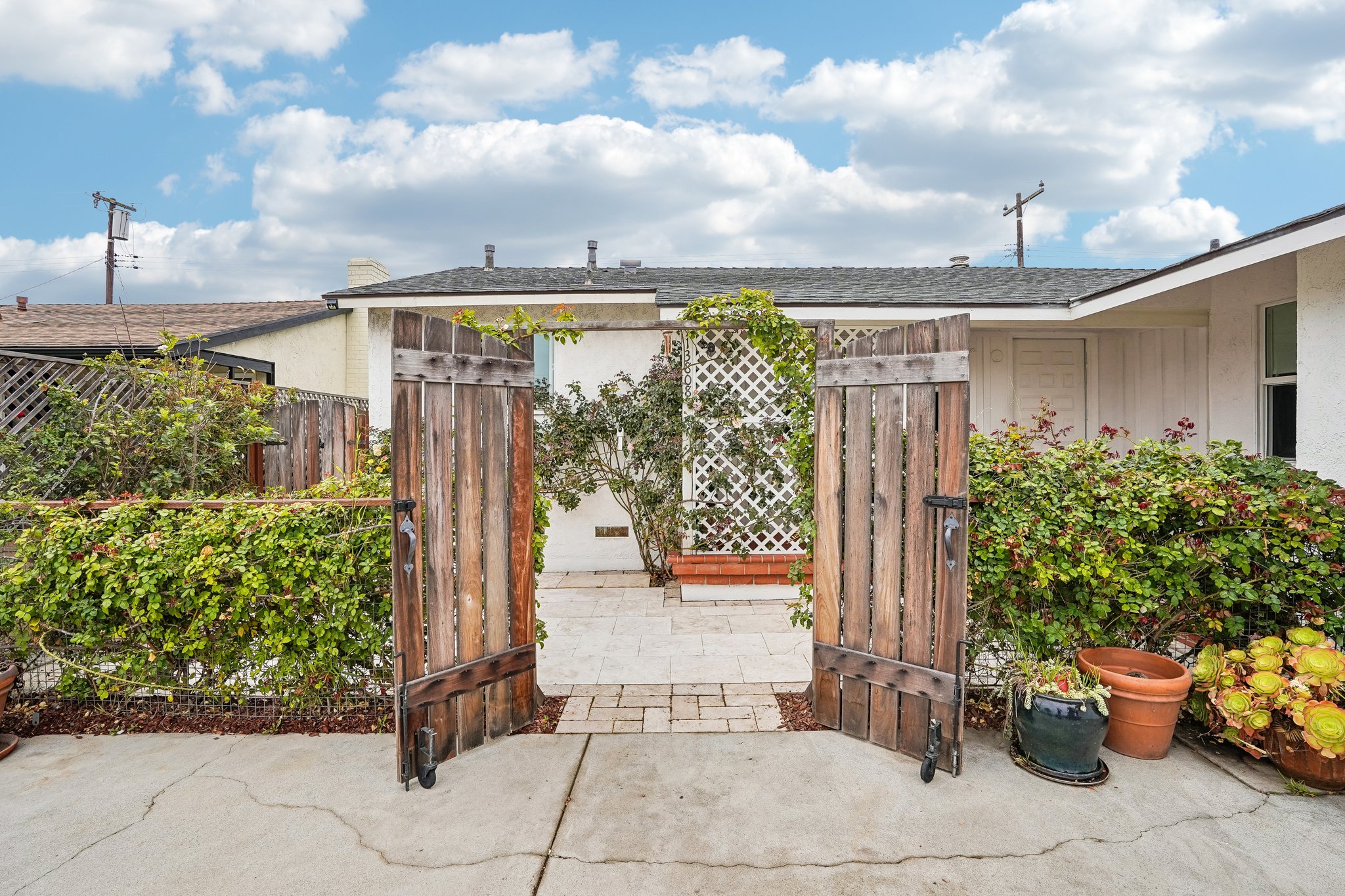 Casimir Ave-S2406-005.jpg