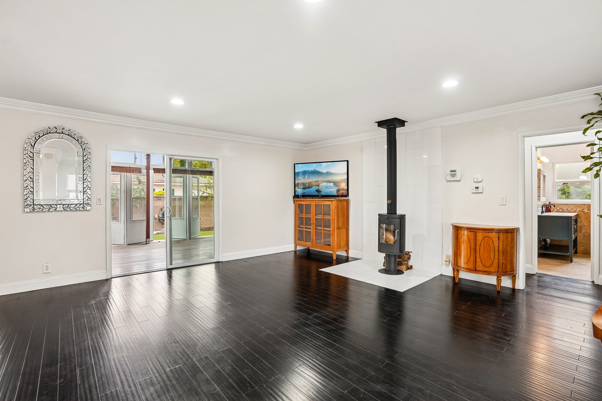 Casimir Ave-S2406-010.jpg