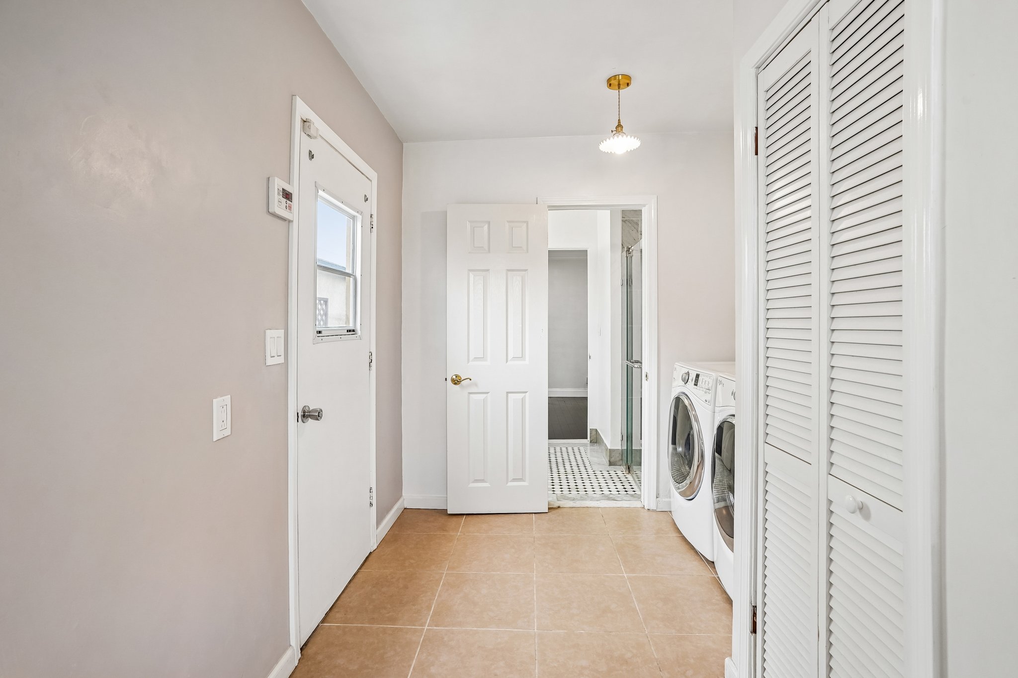 Casimir Ave-S2406-018.jpg