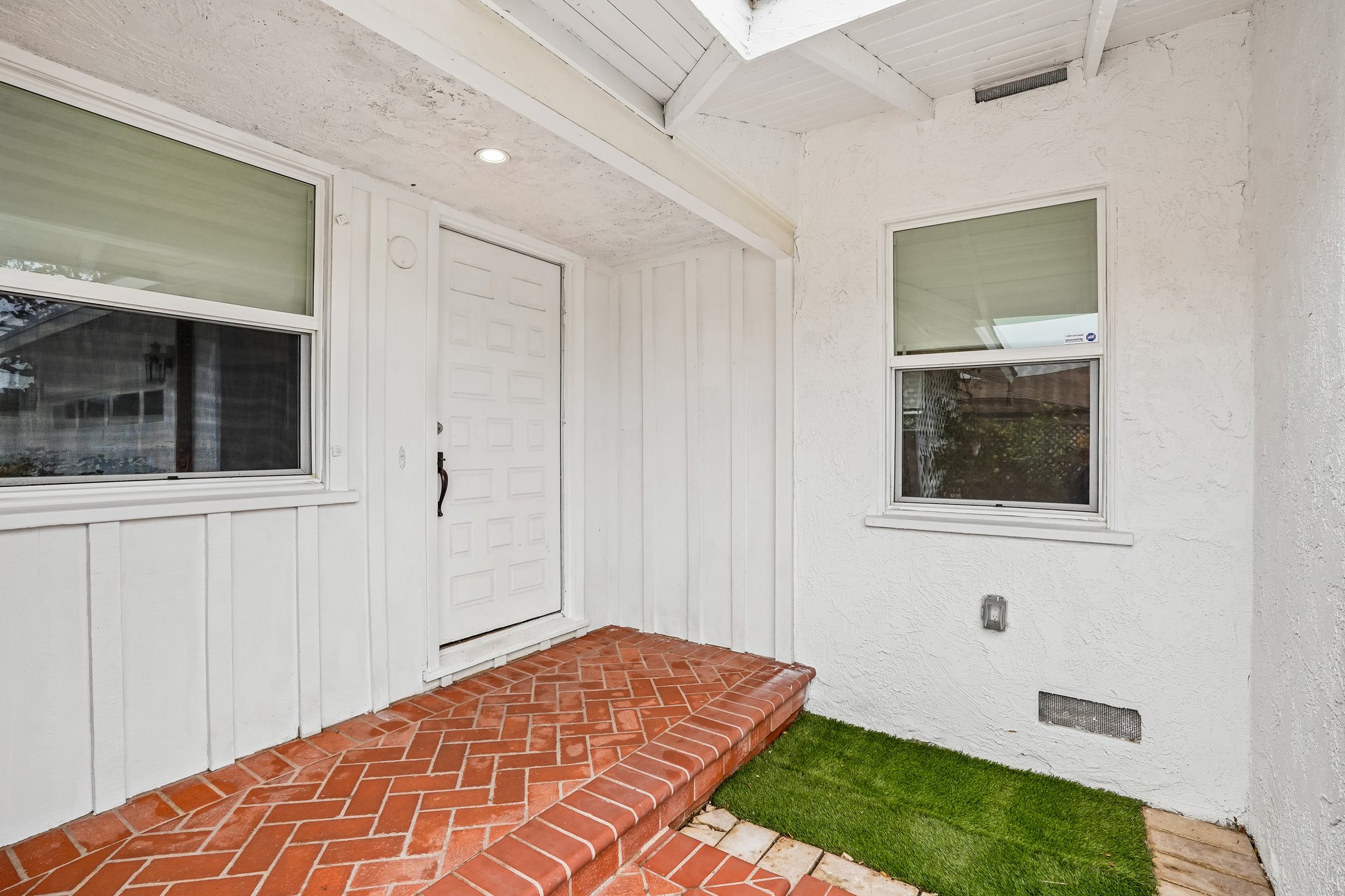 Casimir Ave-S2406-030.jpg