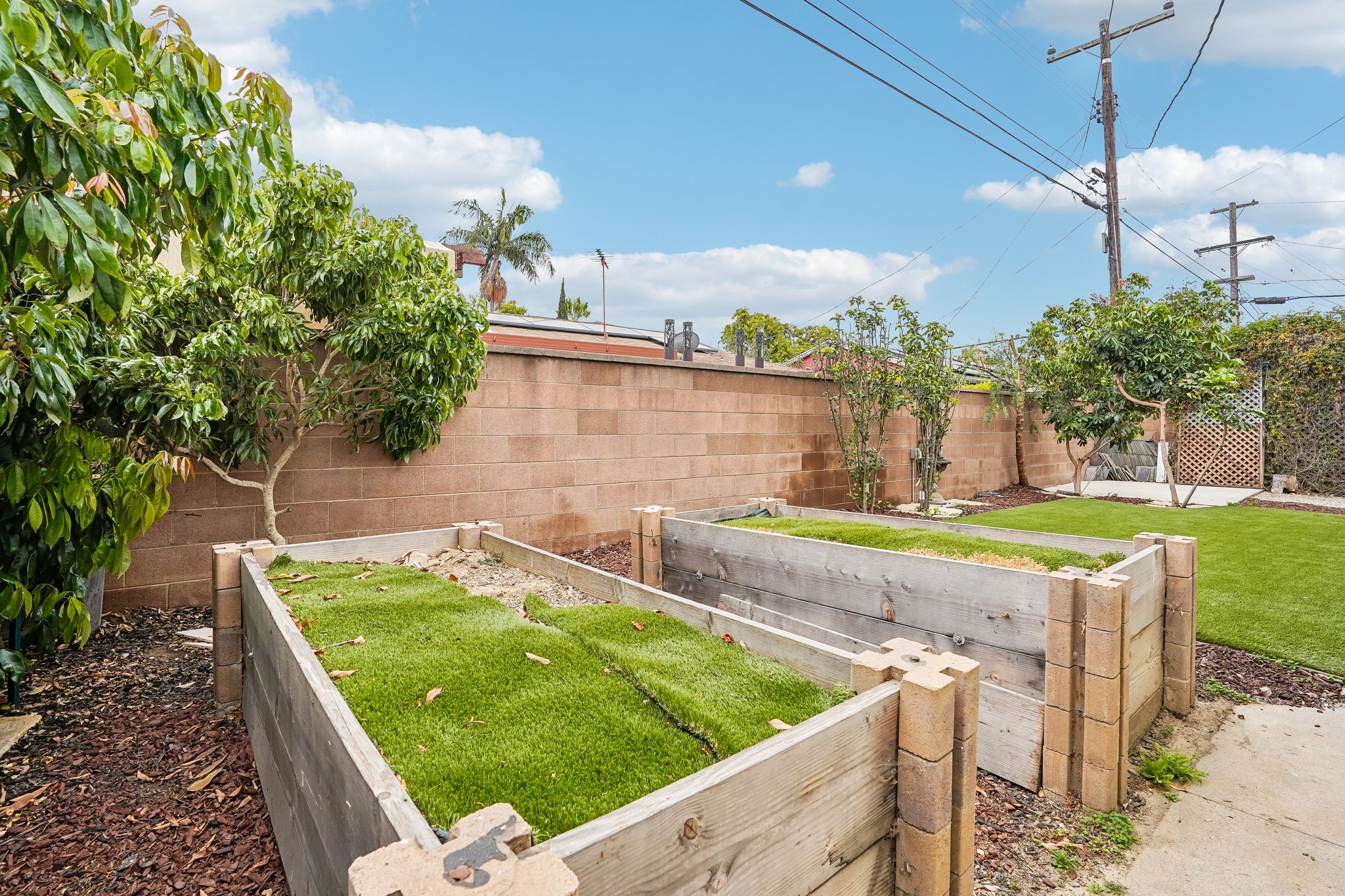 Casimir Ave-S2406-032.jpg