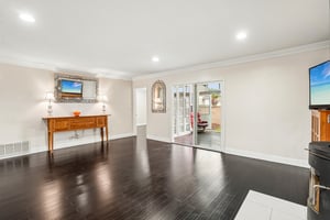 Casimir Ave-S2406-007.jpg