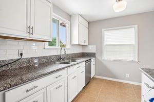 Casimir Ave-S2406-014.jpg