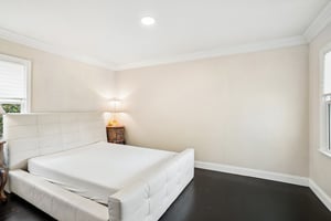 Casimir Ave-S2406-024.jpg