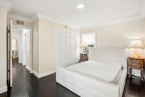 Casimir Ave-S2406-025.jpg