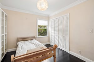 Casimir Ave-S2406-029.jpg