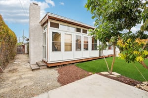 Casimir Ave-S2406-044.jpg