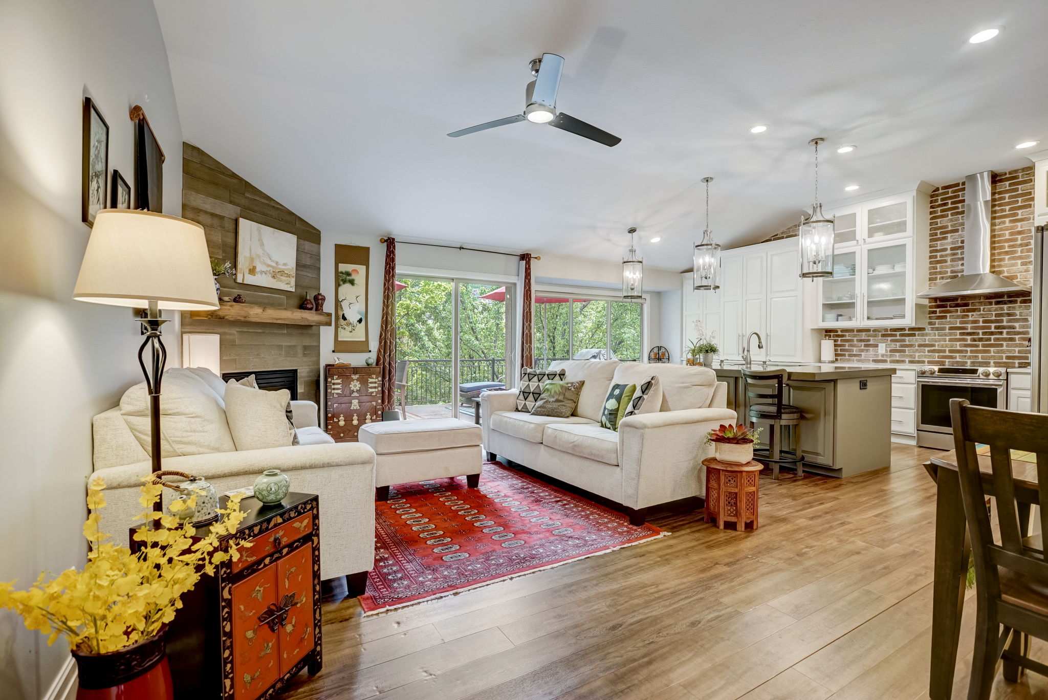 E Meadow Valley Dr-005