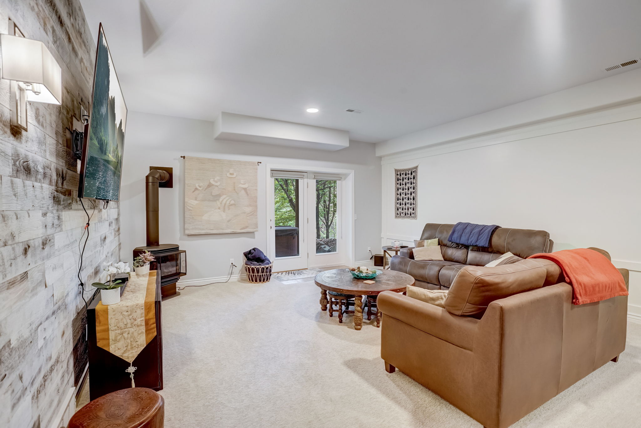 E Meadow Valley Dr-012