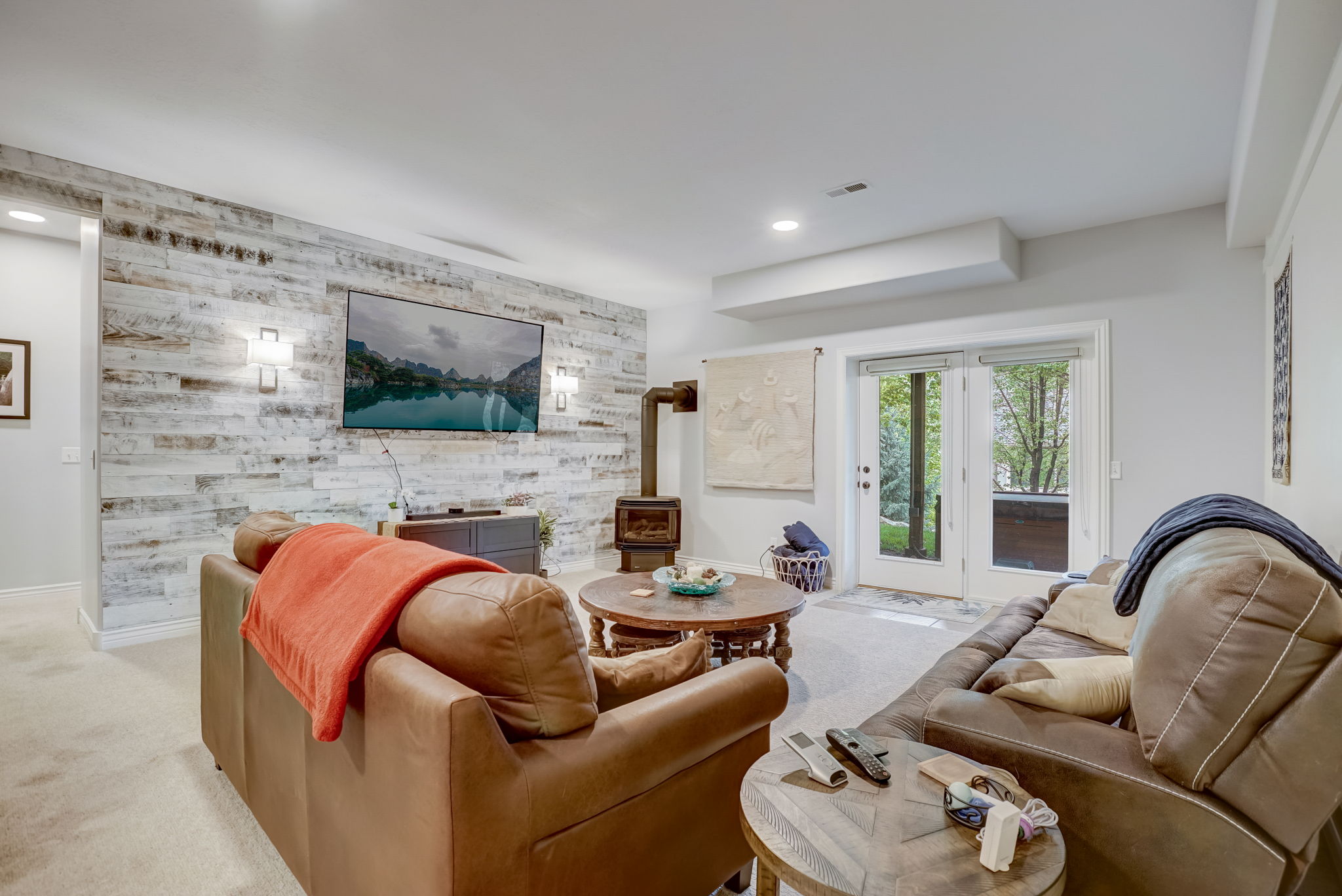 E Meadow Valley Dr-013