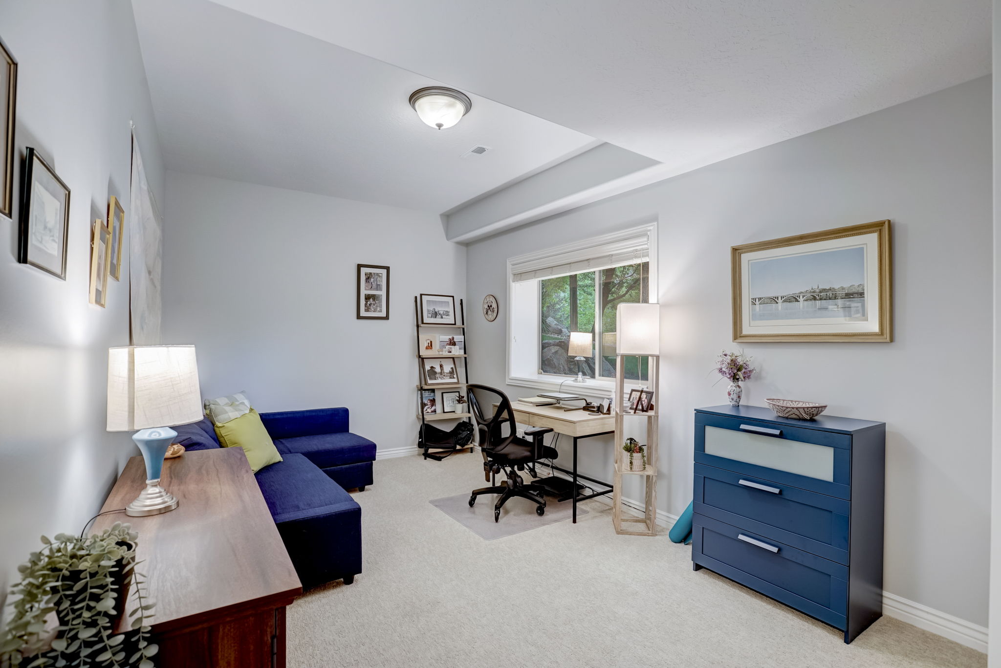 E Meadow Valley Dr-025