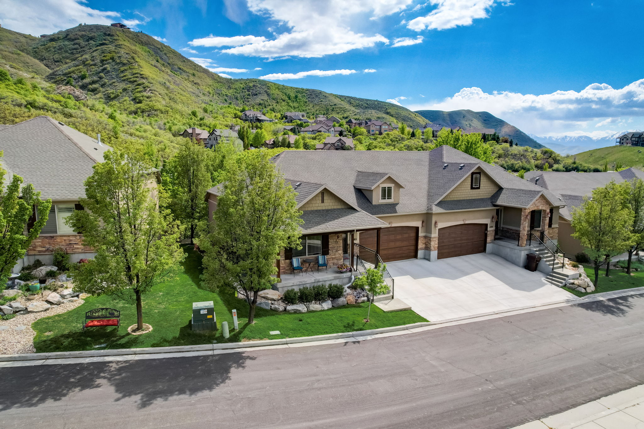 E Meadow Valley Dr-042