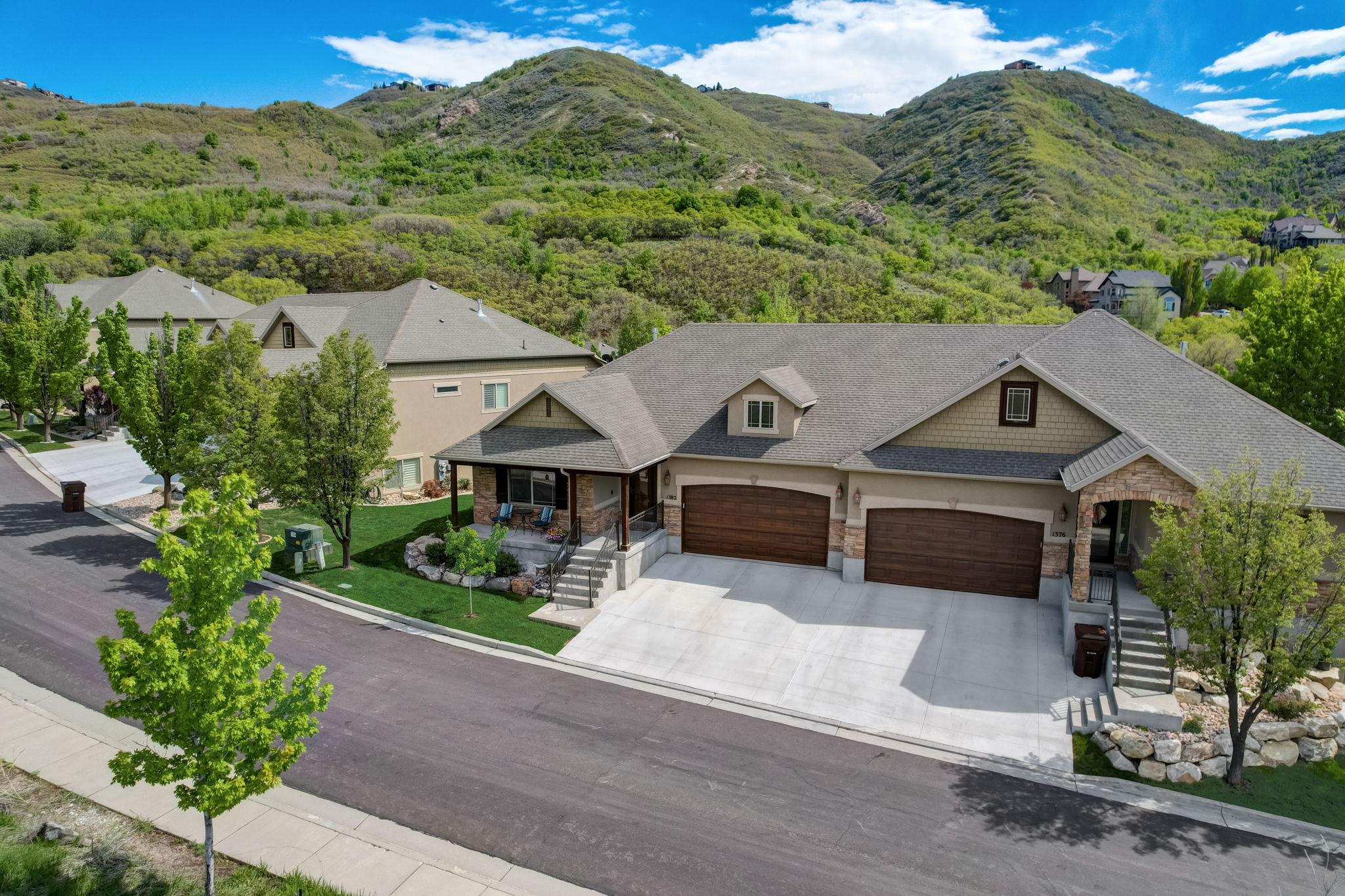 E Meadow Valley Dr-043