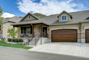 E Meadow Valley Dr-002