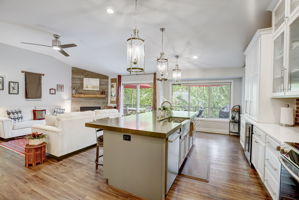 E Meadow Valley Dr-009