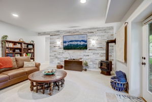 E Meadow Valley Dr-015