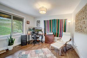 E Meadow Valley Dr-024