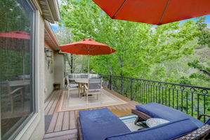 E Meadow Valley Dr-034