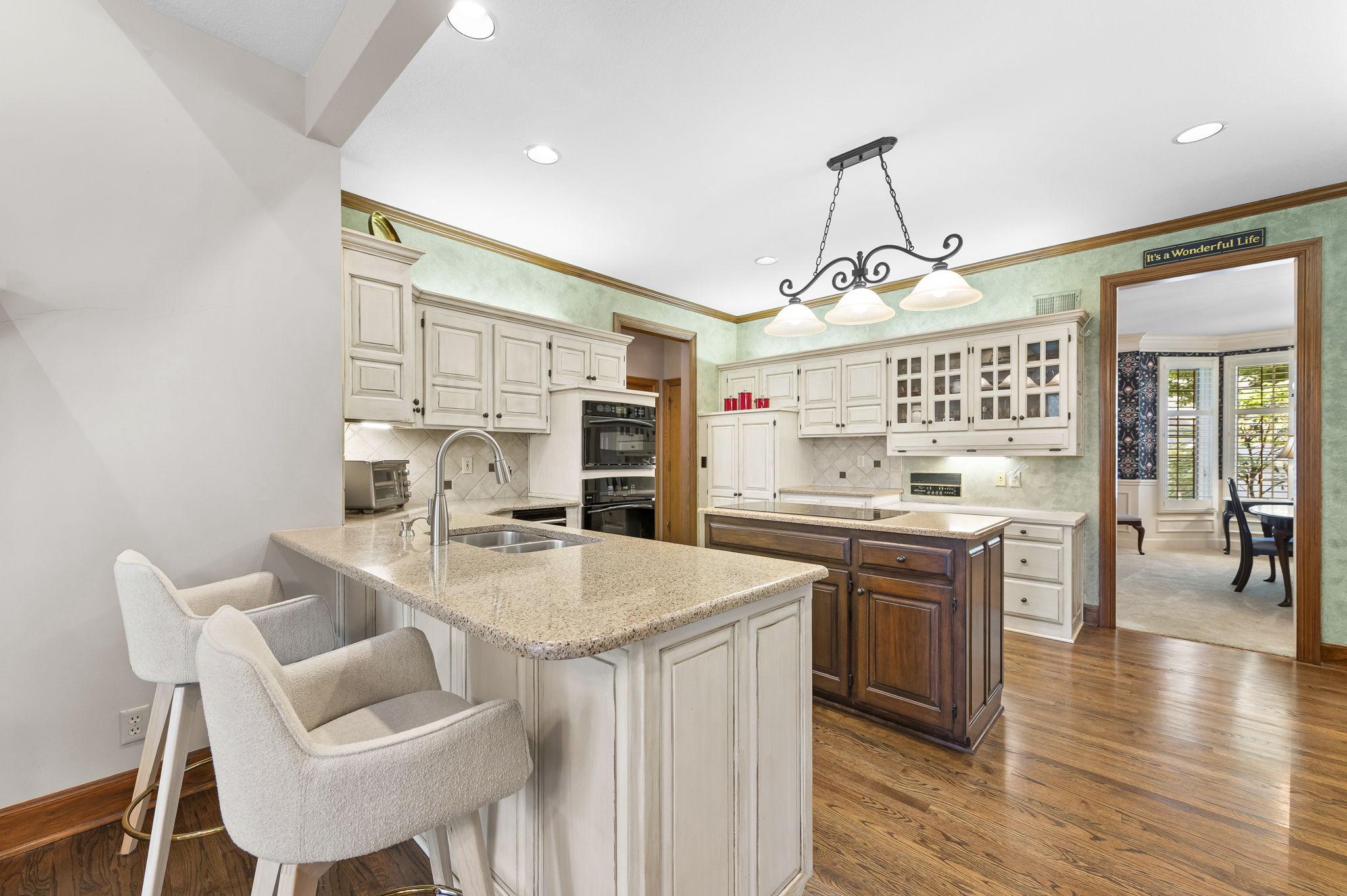 Kitchen/Breakfast Bar