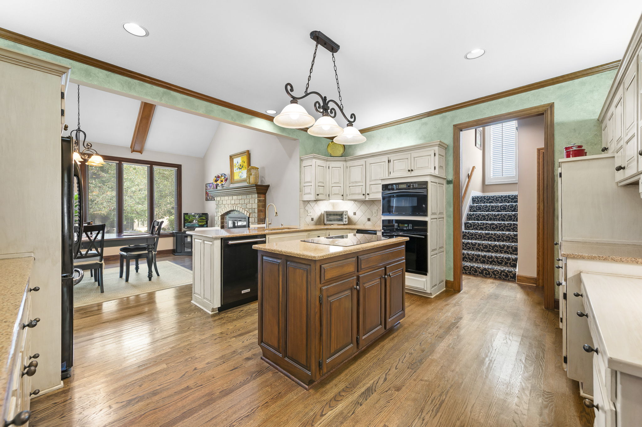 Kitchen/Breakfast Bar