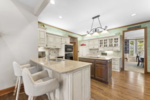 Kitchen/Breakfast Bar