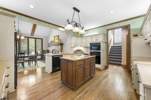 Kitchen/Breakfast Bar