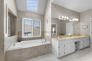 Primary Bathroom w/Soaker Tub