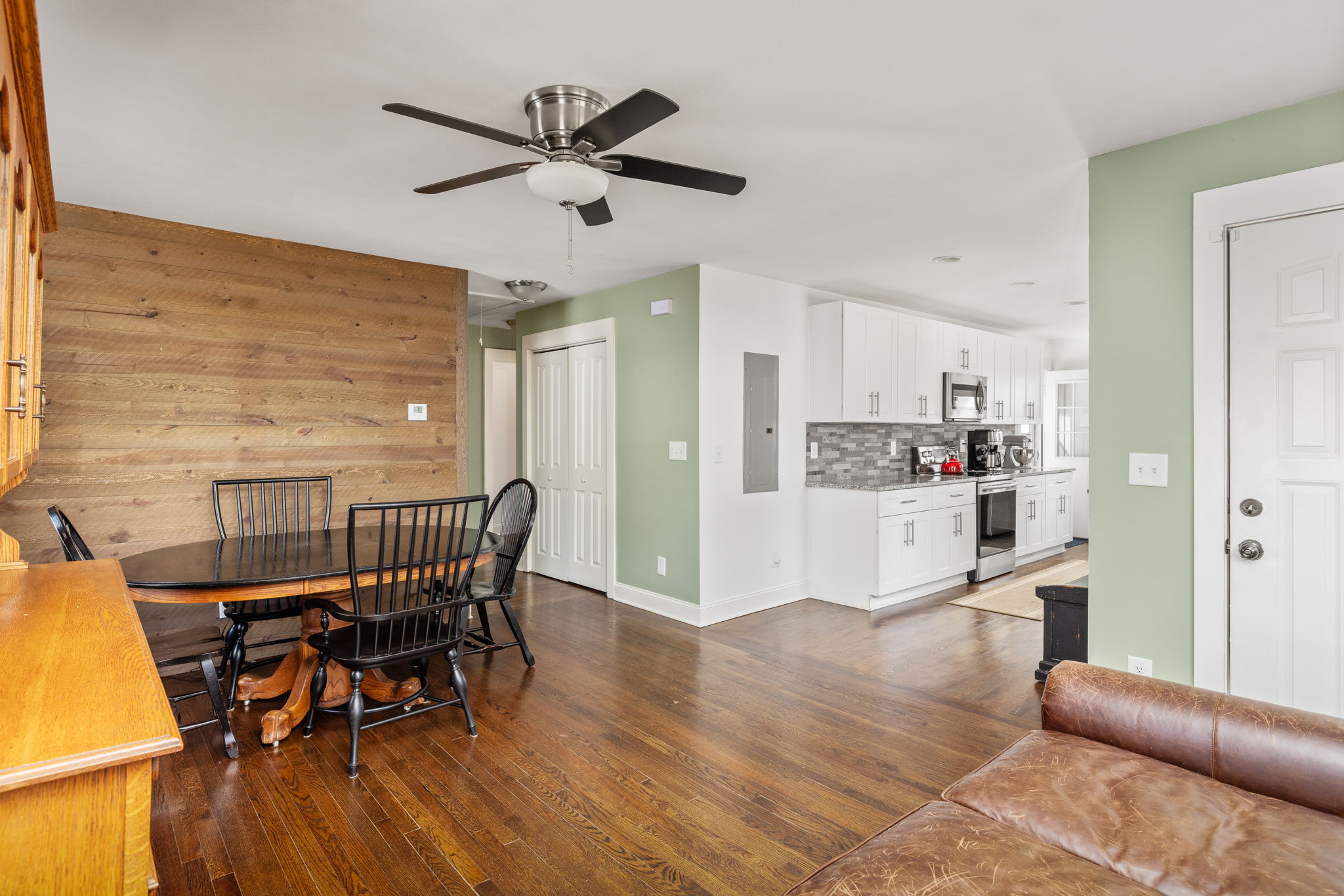 20251211_1384westmont_estadt016