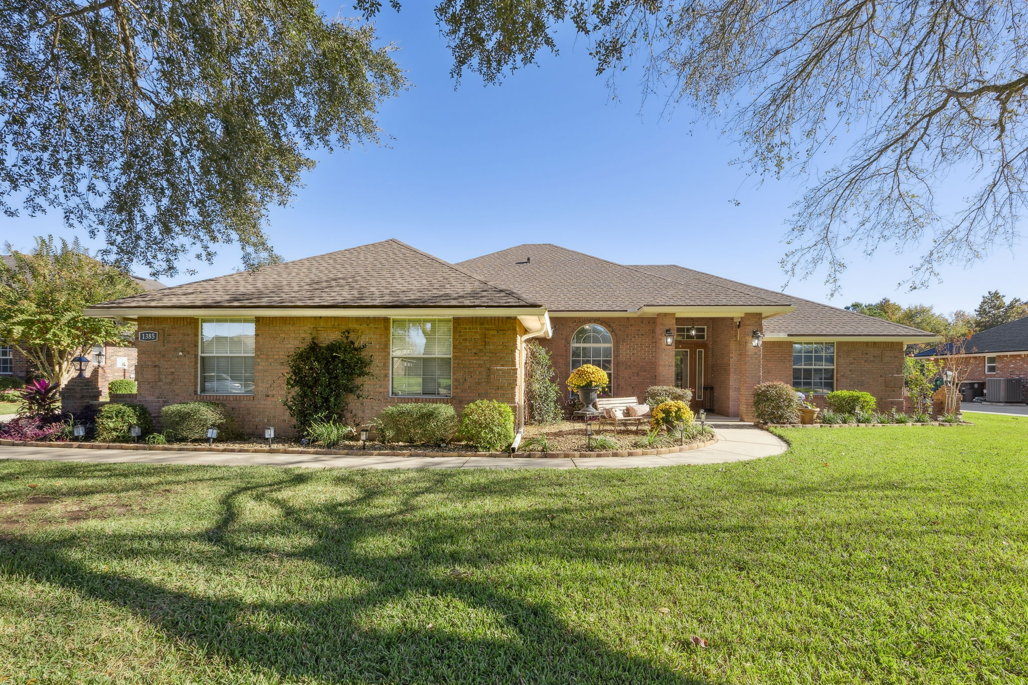 Welcome to 1385 Perth Rd