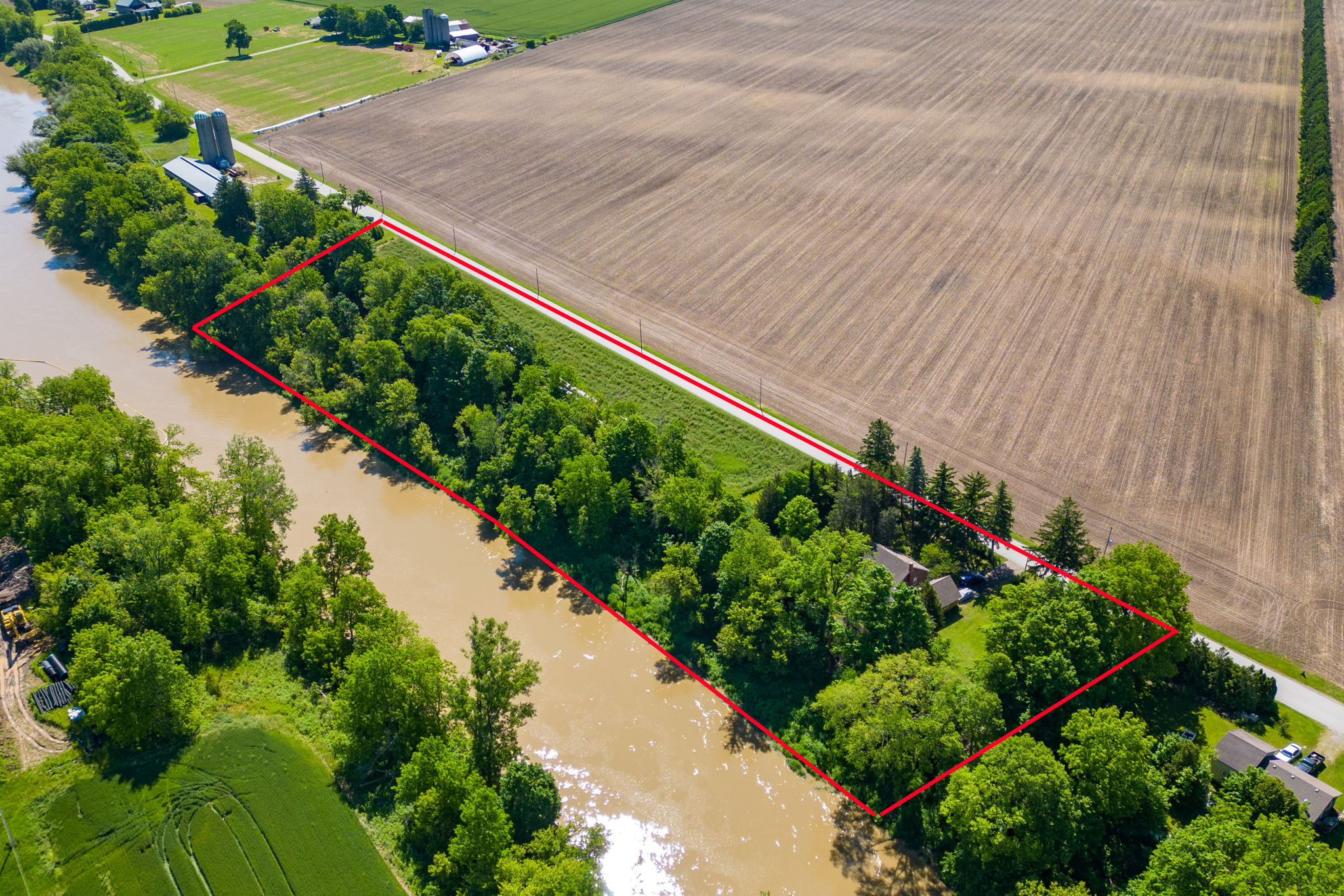 13851 Norton Line, Thamesville, ON N0P 2K0 Walkthru Media