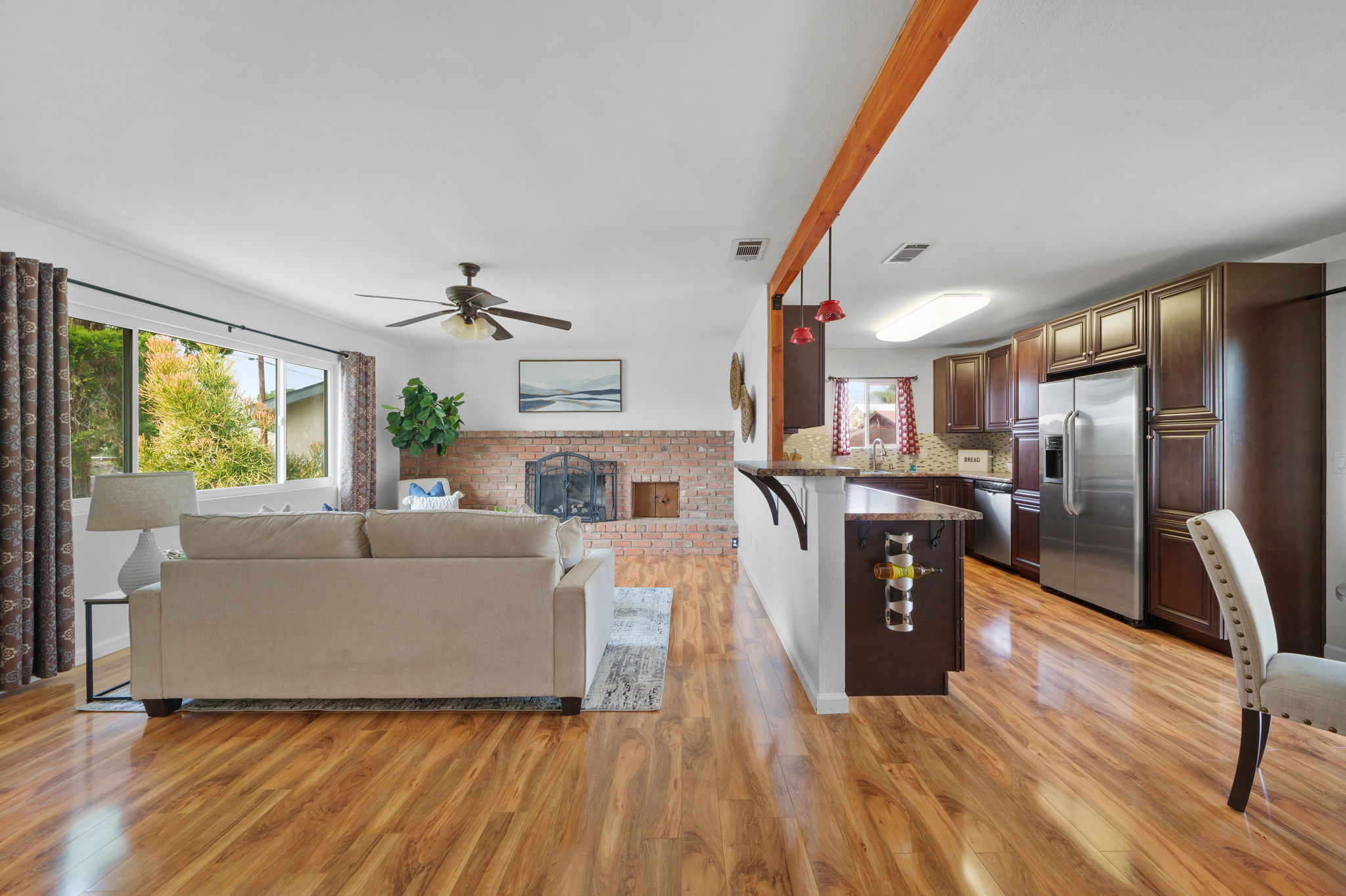  Photo 8